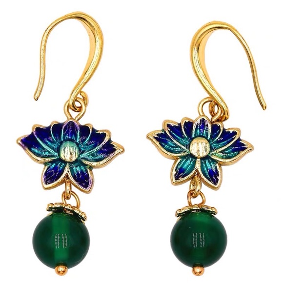 Beautiful Imperial Palace styled Elegant Dropped Earrings - Picture 5 of 5